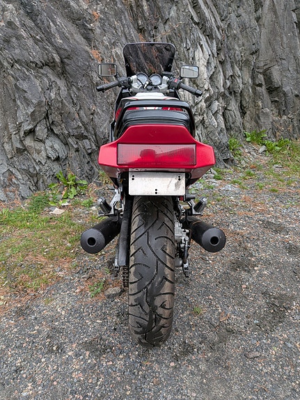 Kawasaki GPZ 600R 4 of 7