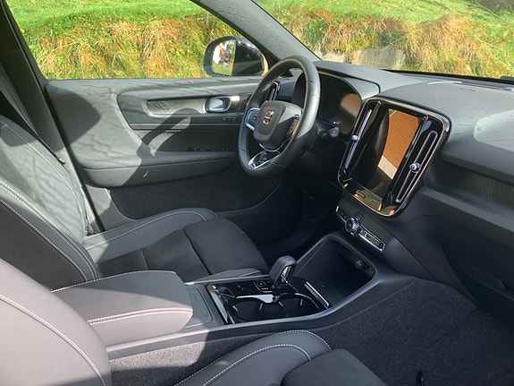Volvo XC40 8 of 13