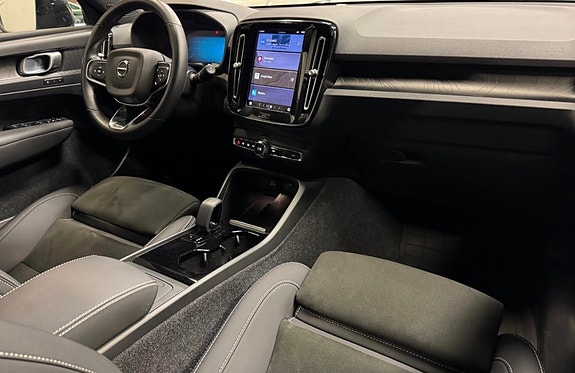 Volvo XC40 3 of 13