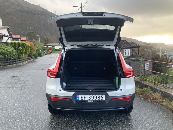 Volvo XC40 9 of 13
