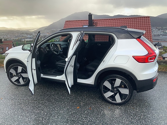 Volvo XC40 6 of 13