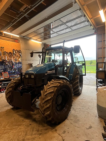 New Holland TS115 2 of 14