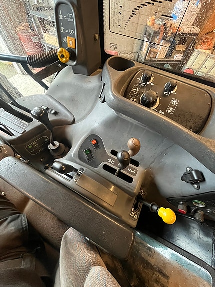 New Holland TS115 12 of 14