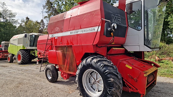 CLAAS ØNSKER Å KJØPE TRESKER Claas John Deere 3 of 4