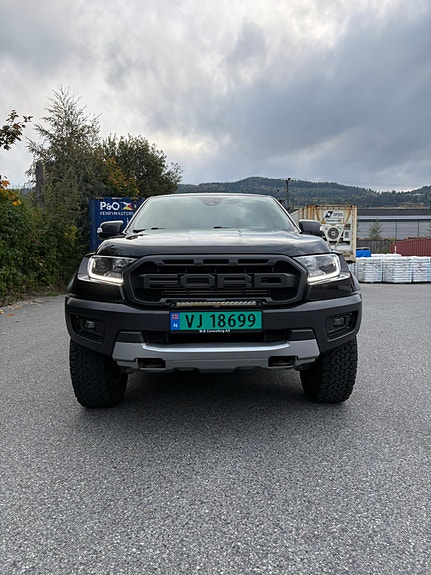 Ford Ranger Raptor 2 of 13