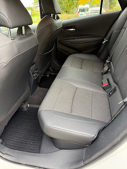Toyota Corolla 9 of 17