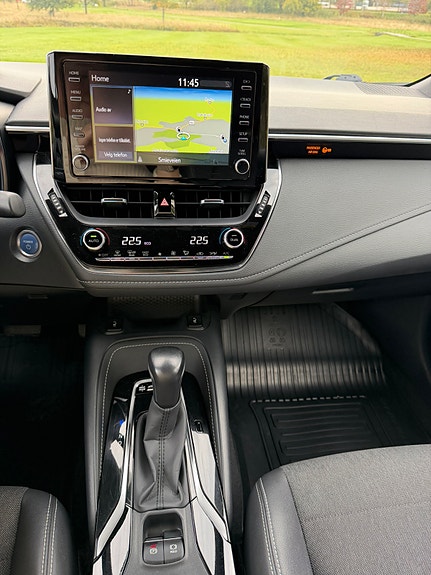 Toyota Corolla 12 of 17