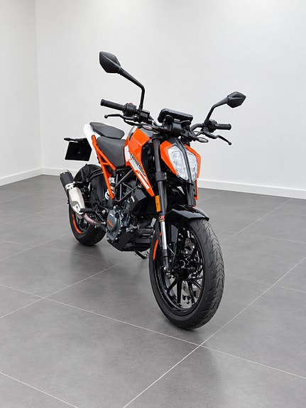 KTM 125 Duke 4 of 14