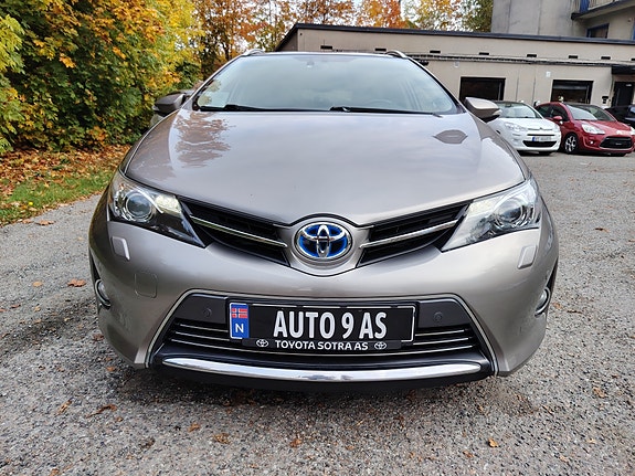 Toyota Auris 2 of 30