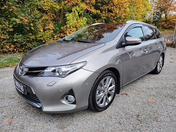 Toyota Auris 4 of 30