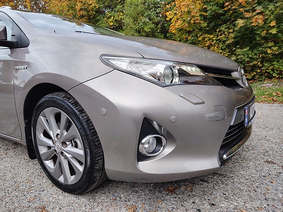Toyota Auris 12 of 30