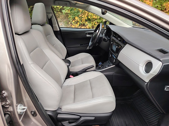 Toyota Auris 23 of 30