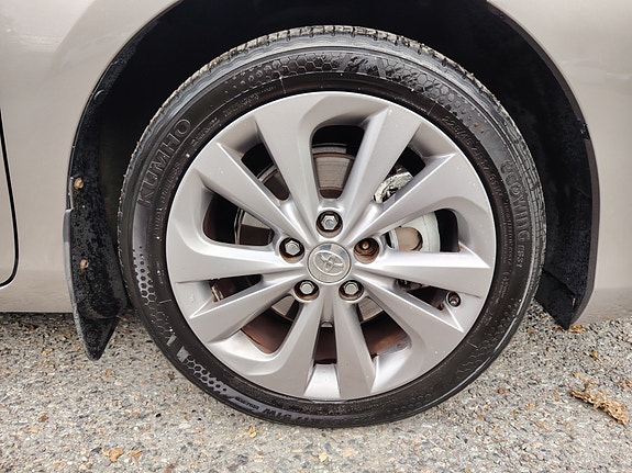 Toyota Auris 16 of 30
