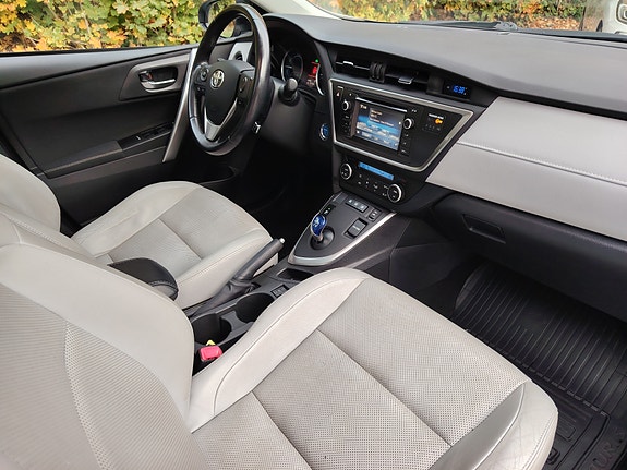 Toyota Auris 24 of 30