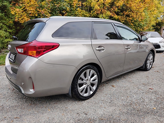 Toyota Auris 9 of 30