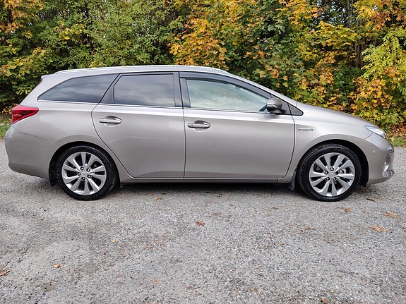 Toyota Auris 10 of 30