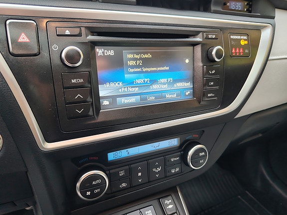 Toyota Auris 26 of 30