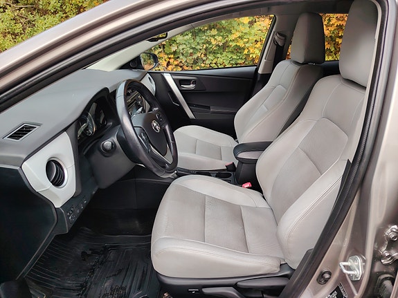 Toyota Auris 17 of 30