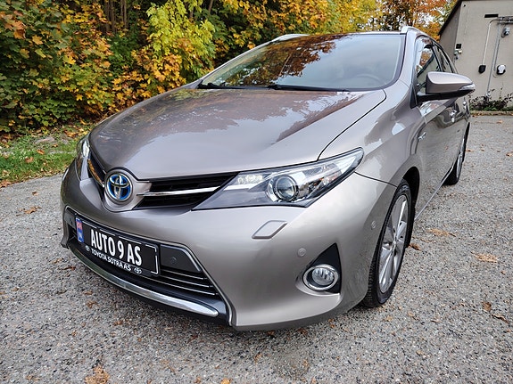Toyota Auris 3 of 30