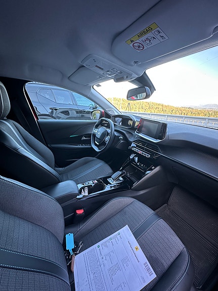 Peugeot 208 10 of 13