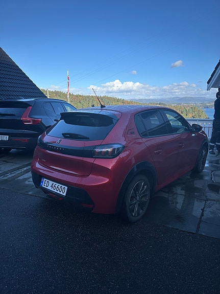 Peugeot 208 5 of 13