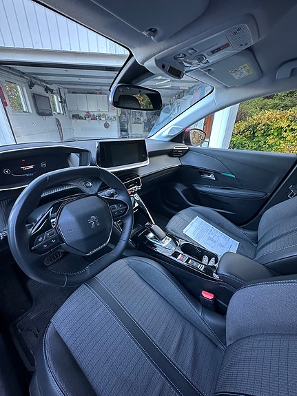 Peugeot 208 12 of 13