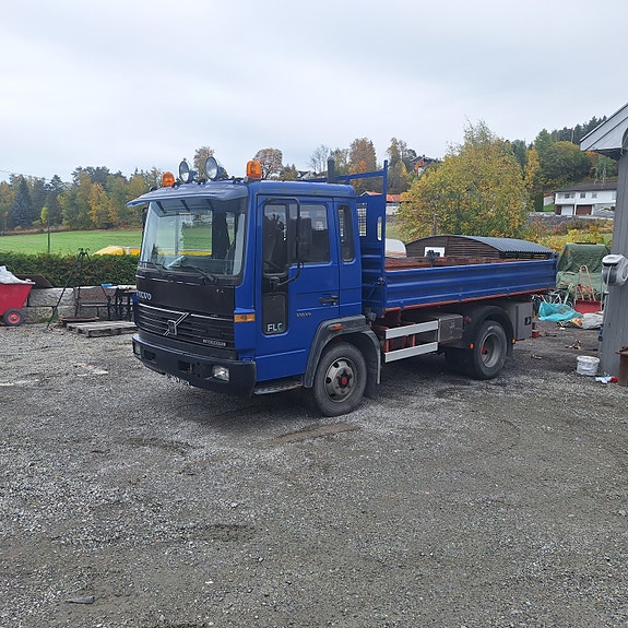 Volvo 3 of 12