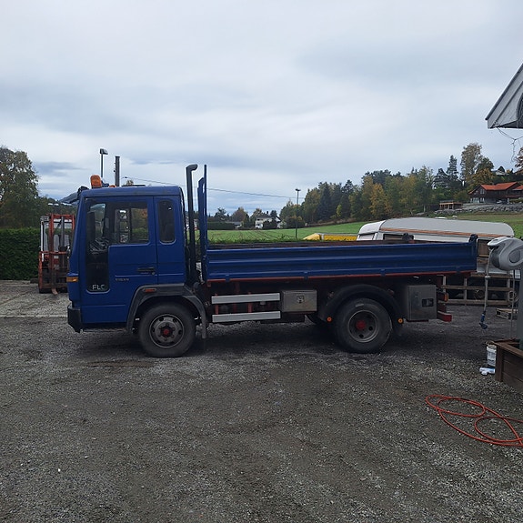 Volvo 2 of 12