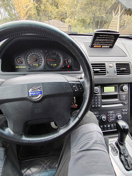 Volvo XC90 2 of 8