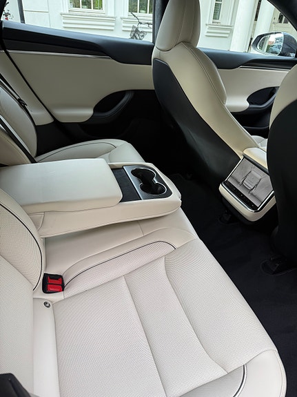 Tesla Model S 8 of 10