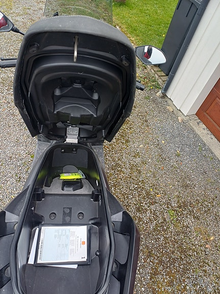 Yamaha X-Max 300 6 of 7
