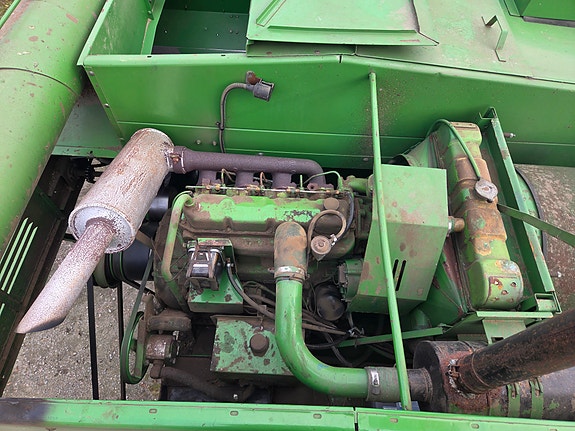 John Deere 1042 3 of 18