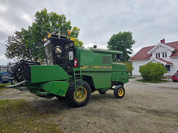 John Deere 1042 2 of 18