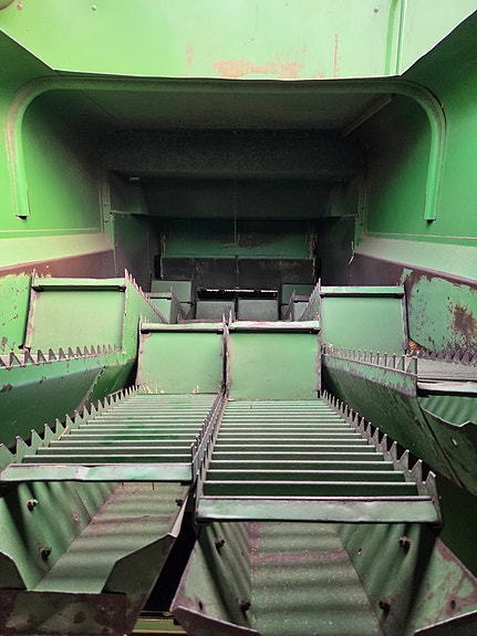 John Deere 1042 8 of 18