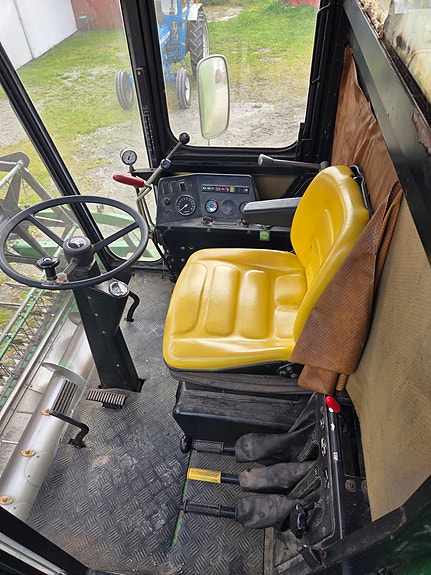 John Deere 1042 7 of 18