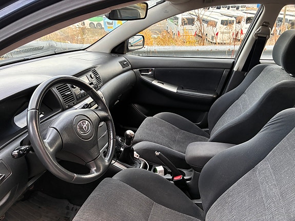 Toyota Corolla 7 of 8