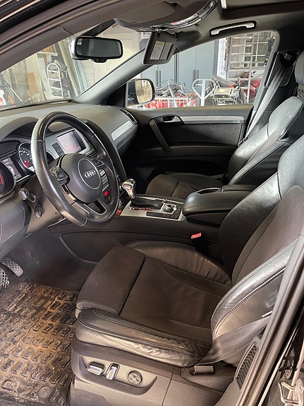 Audi Q7 3 of 5