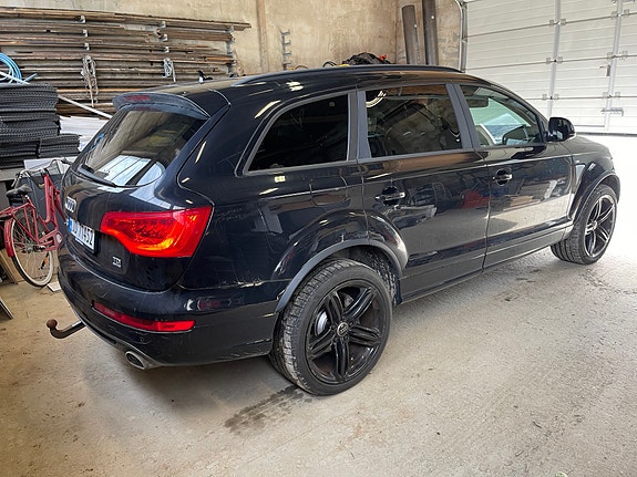 Audi Q7 4 of 5
