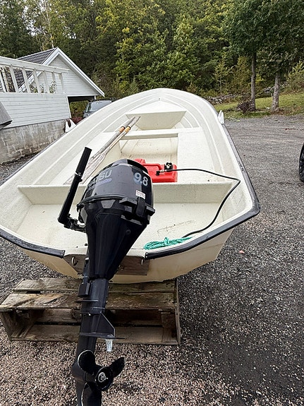 Praktisk jolle 14 fot, 9,8 tohatsu 2014 og henger 3 of 10