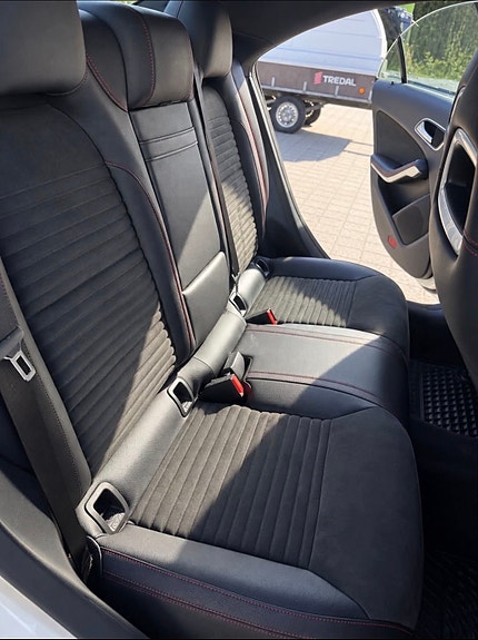 Mercedes-Benz CLA180 16 of 21