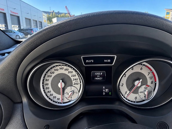 Mercedes-Benz CLA180 18 of 21