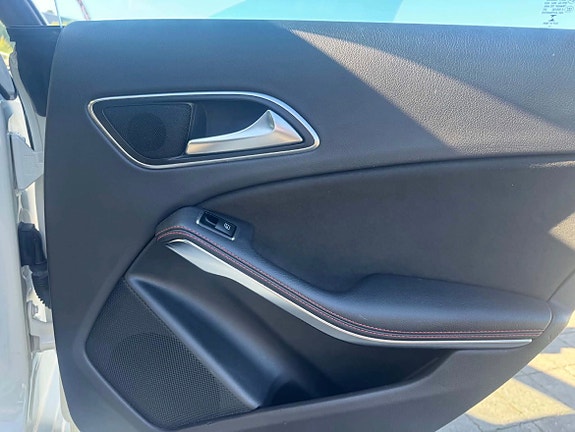 Mercedes-Benz CLA180 20 of 21