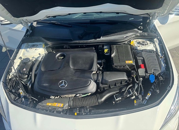 Mercedes-Benz CLA180 14 of 21
