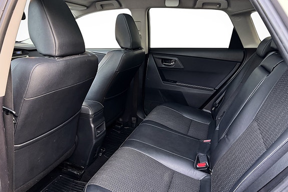 Toyota Auris 14 of 19