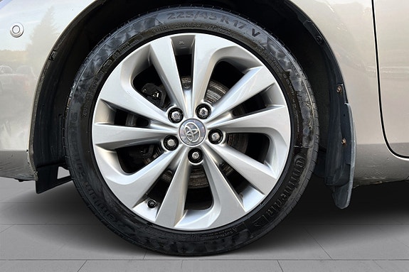 Toyota Auris 7 of 19