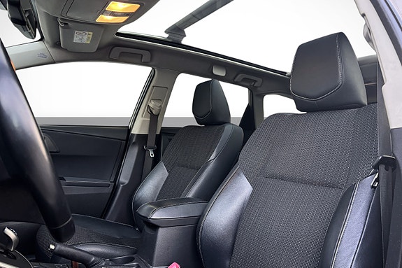 Toyota Auris 12 of 19