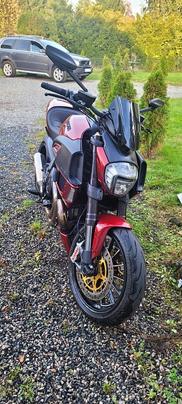Ducati Diavel 21 of 25