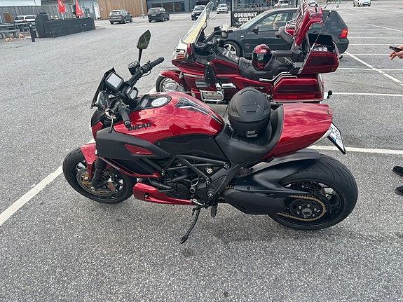 Ducati Diavel 2 of 25