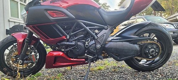 Ducati Diavel 19 of 25