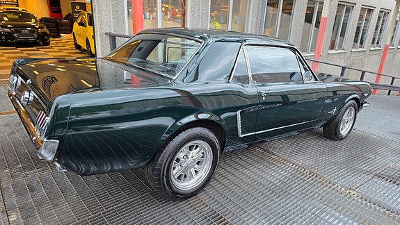 Ford Mustang 15 of 30